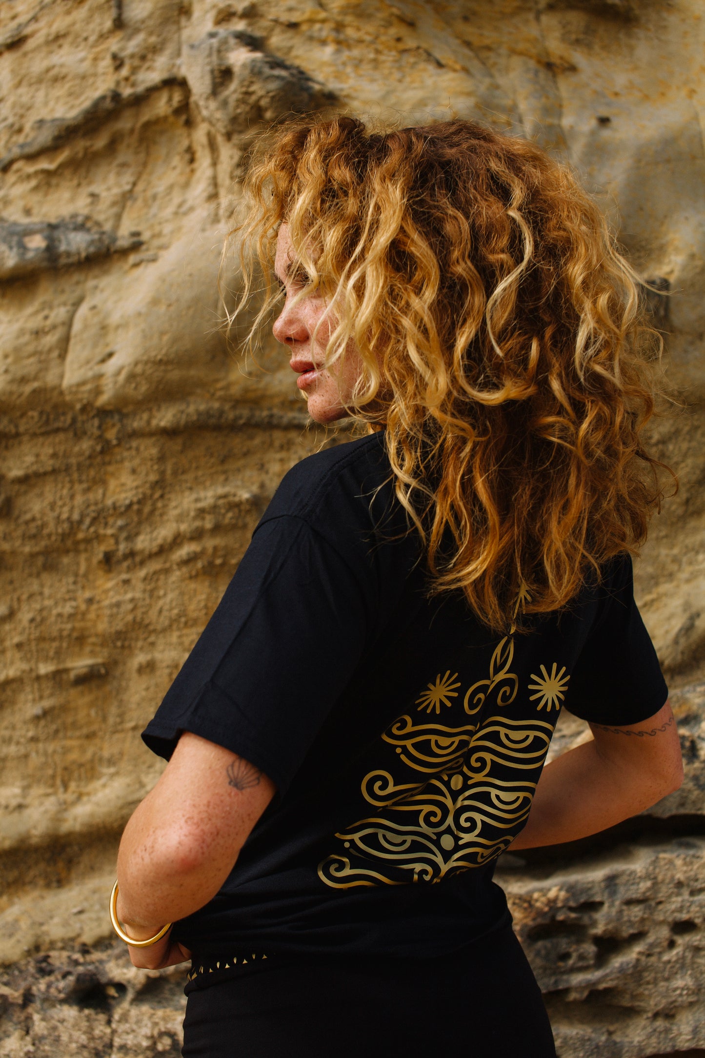 T-shirt golden wisdom eyes
